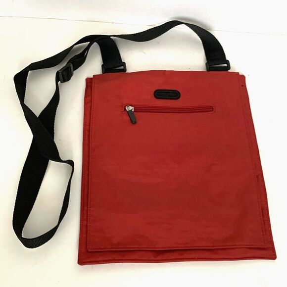 Baggallini NWOT Chili Red Flap Front Slim Profile Organizer Travel Crossbody Bag - Picture 1 of 9